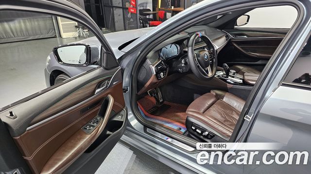 BMW 5-Series 530i xDrive M Sport Package Plus