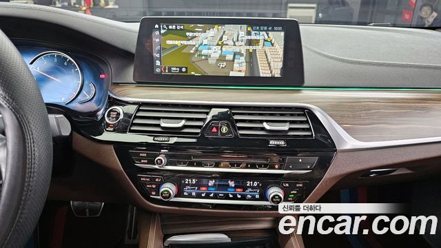 BMW 5-Series 530i xDrive M Sport Package Plus