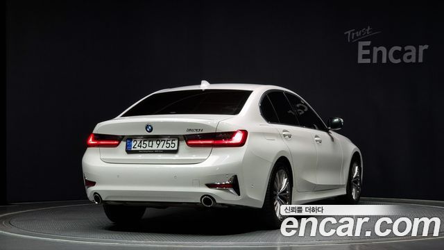 BMW 3-Series 320i Luxury