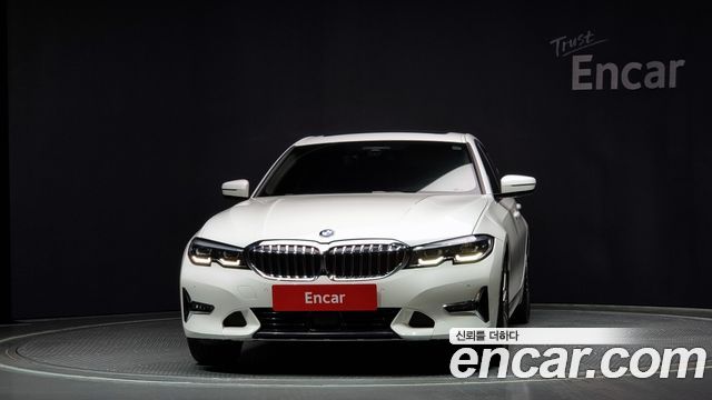 BMW 3-Series 320i Luxury