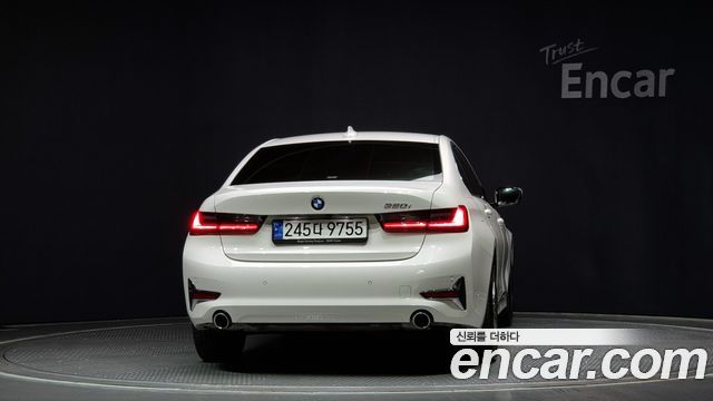 BMW 3-Series 320i Luxury