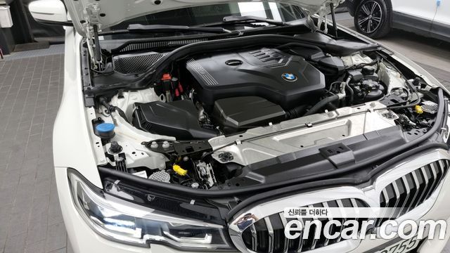 BMW 3-Series 320i Luxury