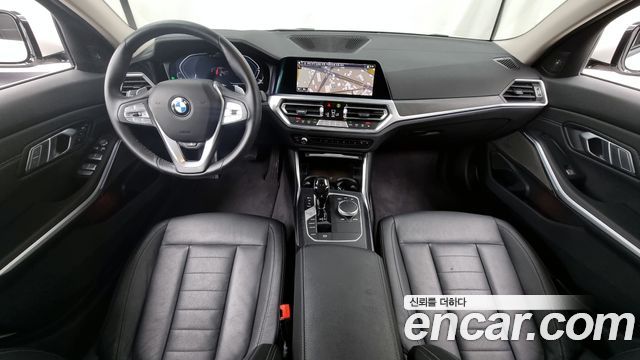 BMW 3-Series 320i Luxury