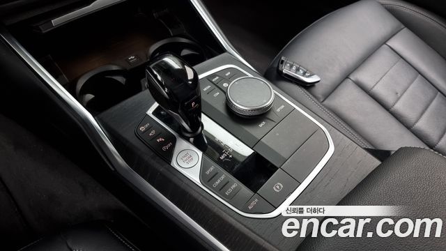 BMW 3-Series 320i Luxury