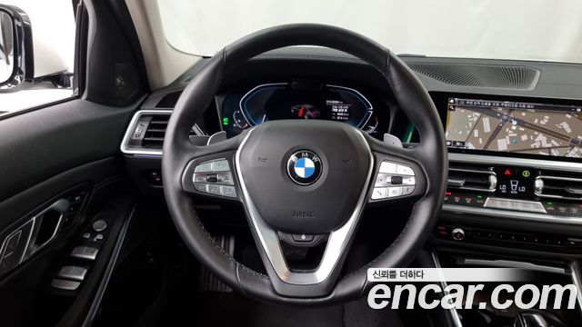BMW 3-Series 320i Luxury