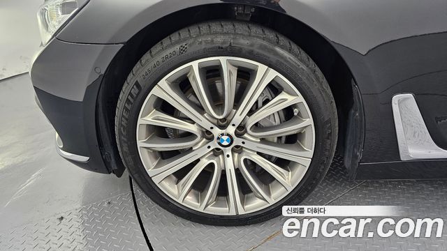 BMW 7-Series 750Li xDrive