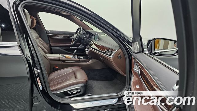 BMW 7-Series 750Li xDrive