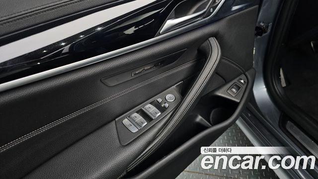 BMW 5-Series 530e M Sport