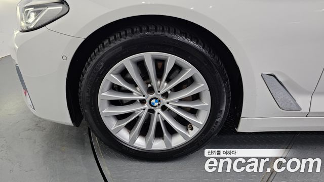 BMW 5-Series 530i Luxury