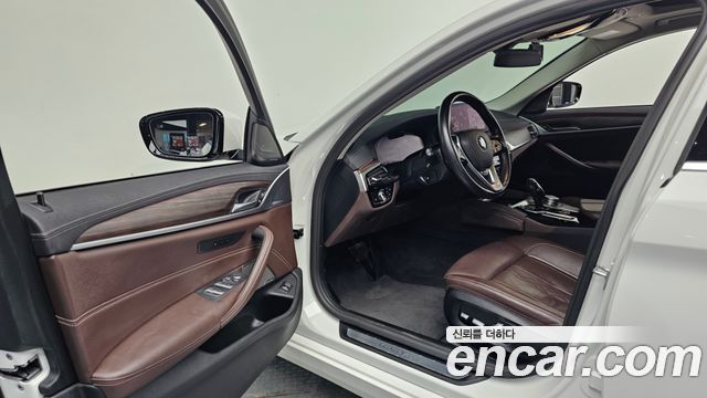 BMW 5-Series 530i Luxury