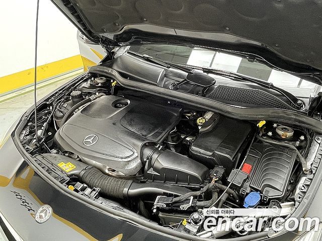 Mercedes-Benz CLA-Class CLA220 AMG Line