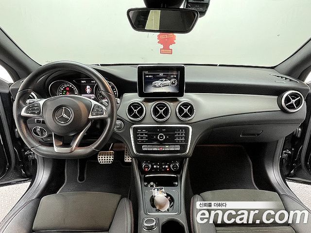 Mercedes-Benz CLA-Class CLA220 AMG Line