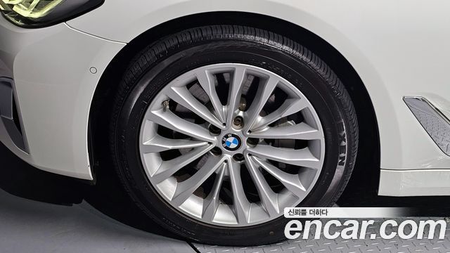 BMW 5-Series 530i Luxury