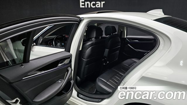 BMW 5-Series 530i Luxury