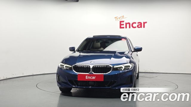 BMW 3-Series 320i