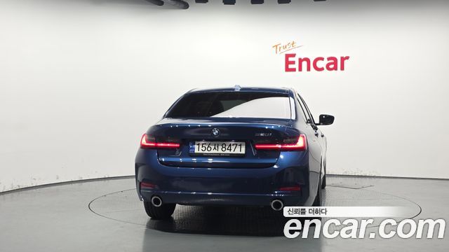 BMW 3-Series 320i