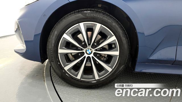 BMW 3-Series 320i