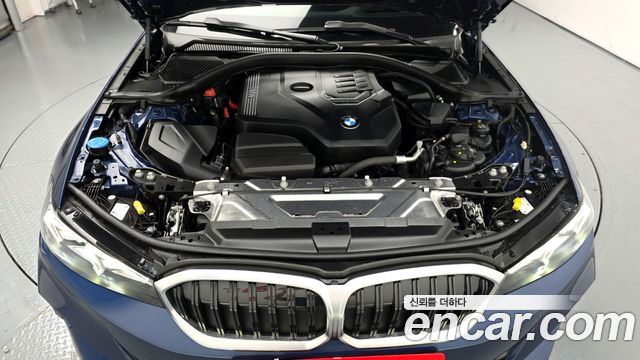 BMW 3-Series 320i