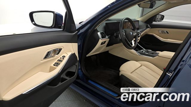 BMW 3-Series 320i
