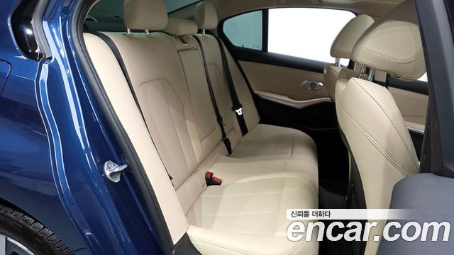 BMW 3-Series 320i