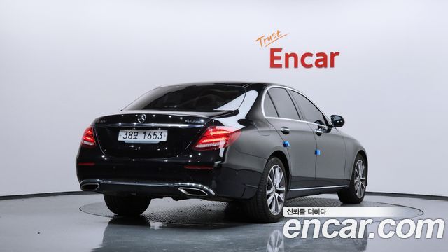 Mercedes-Benz E-Class E300 4MATIC Avnatgarde