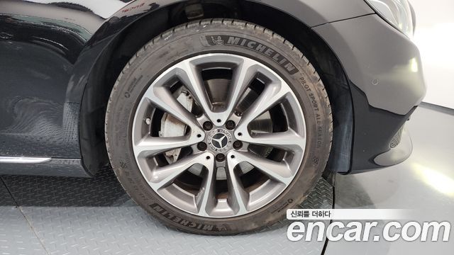 Mercedes-Benz E-Class E300 4MATIC Avnatgarde