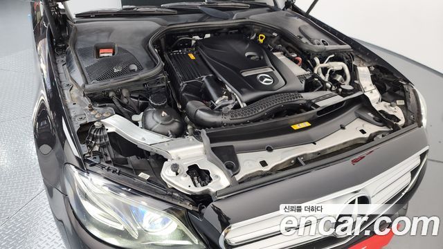 Mercedes-Benz E-Class E300 4MATIC Avnatgarde