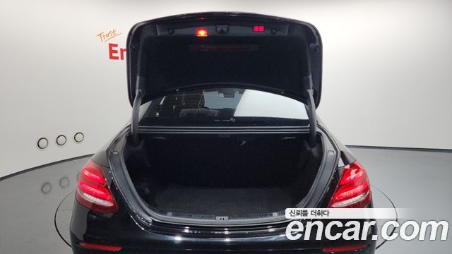 Mercedes-Benz E-Class E300 4MATIC Avnatgarde