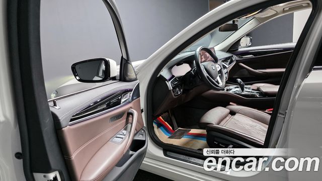 BMW 5-Series 530e Luxury