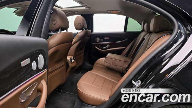 Mercedes-Benz E-Class E300 4MATIC Avnatgarde