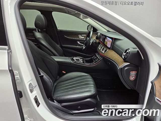 Mercedes-Benz E-Class E300 Exclusive