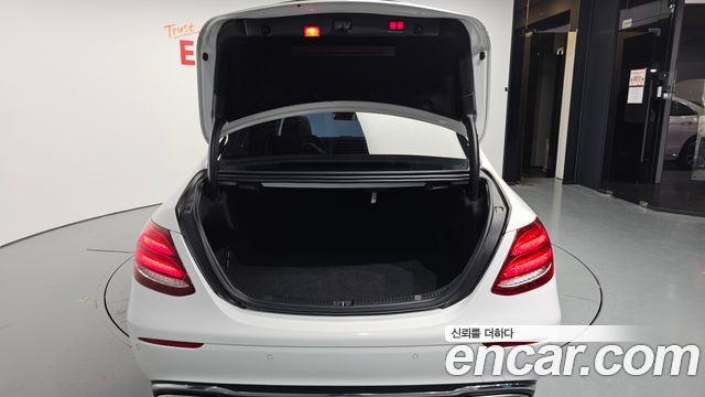 Mercedes-Benz E-Class E450 4MATIC Exclusive