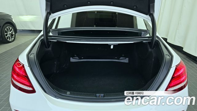 Mercedes-Benz E-Class E200 Avantgarde