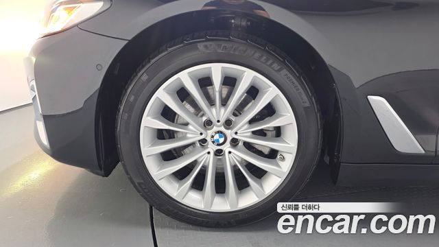 BMW 5-Series 523d xDrive Luxury