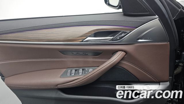 BMW 5-Series 523d xDrive Luxury