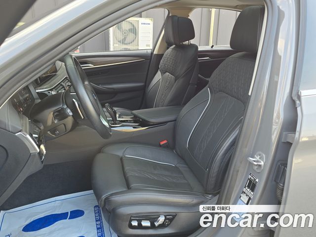 BMW 5-Series 530i Luxury