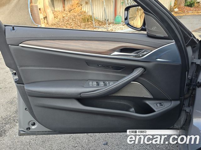 BMW 5-Series 530i Luxury