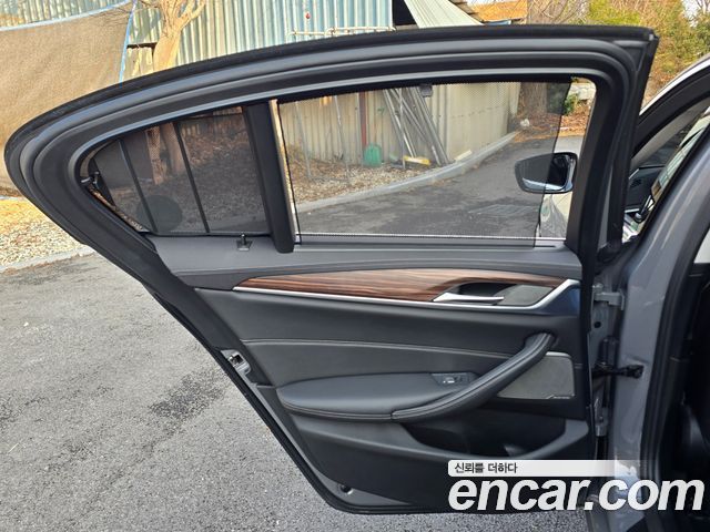 BMW 5-Series 530i Luxury