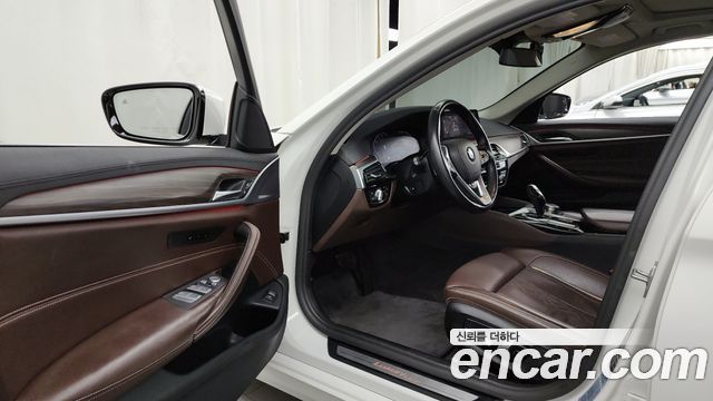 BMW 5-Series 530i xDrive Luxury Plus