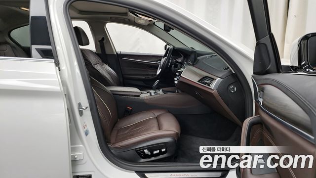 BMW 5-Series 530i xDrive Luxury Plus