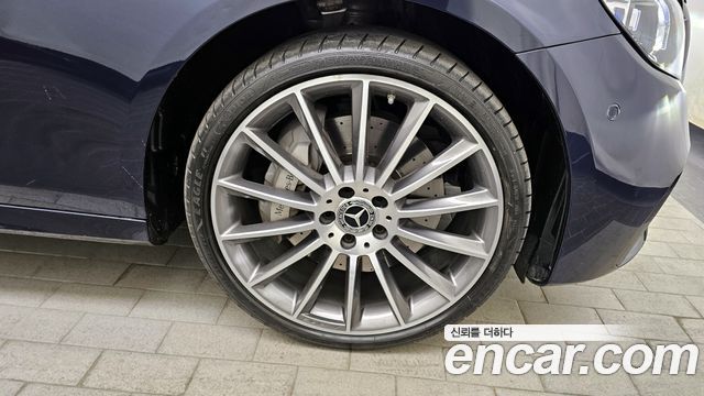 Mercedes-Benz E-Class E350 4MATIC AMG Line