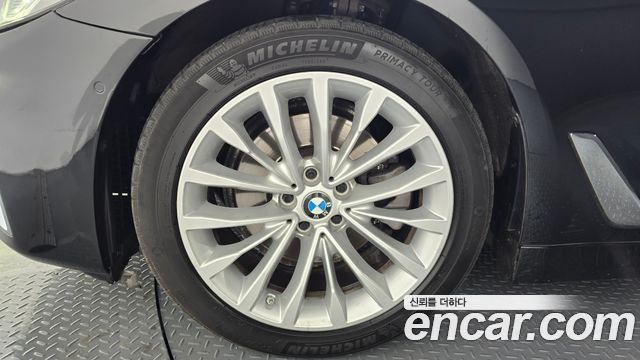 BMW 5-Series 520i Luxury