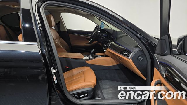 BMW 5-Series 520i Luxury
