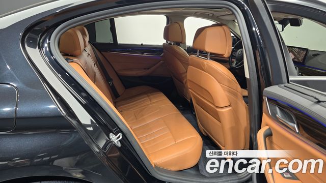 BMW 5-Series 520i Luxury
