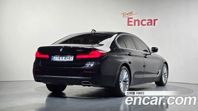 BMW 5-Series 520i Luxury
