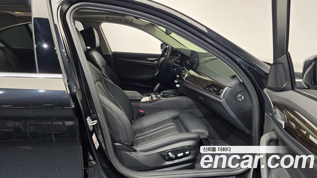BMW 5-Series 520i Luxury