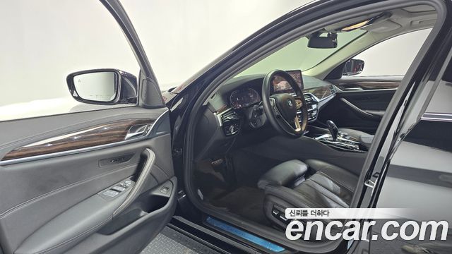 BMW 5-Series 520i Luxury