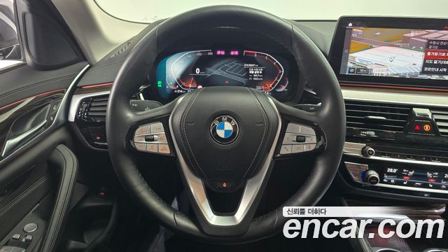 BMW 5-Series 520i Luxury