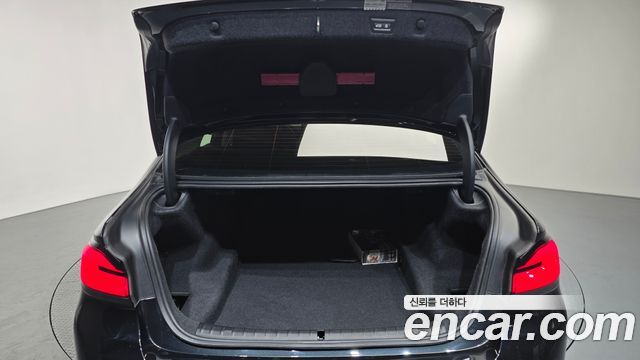BMW 5-Series 520i Luxury