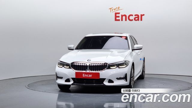 BMW 3-Series 320i Luxury